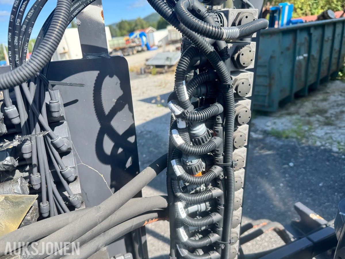 2021 Zetterbergs LIVAB AL26.5550 krokløft - CE-merking - hydraulikkanlegg med ventilblokk og elektrisk koblingsboks - hjelperamme, teleskopdel og bakre rullebukk