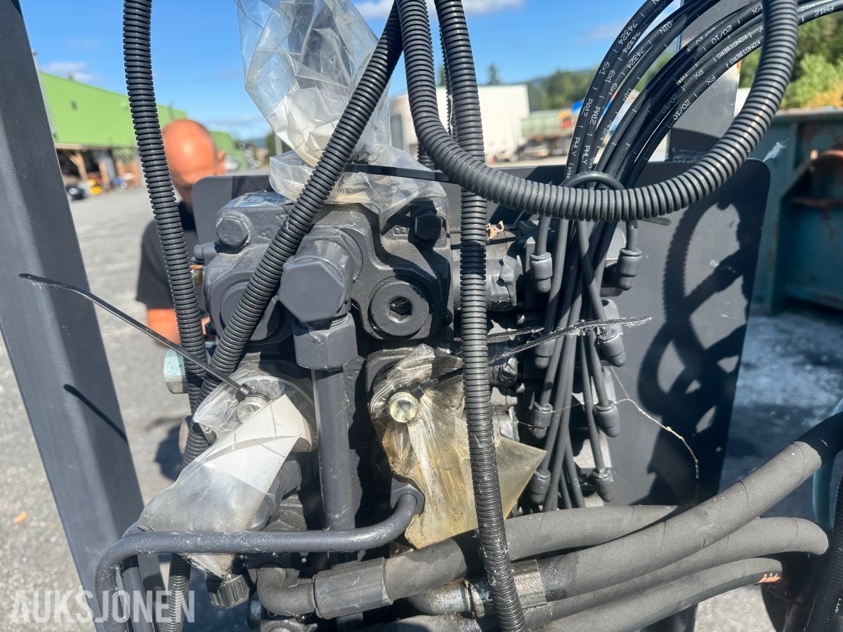 2021 Zetterbergs LIVAB AL26.5550 krokløft - CE-merking - hydraulikkanlegg med ventilblokk og elektrisk koblingsboks - hjelperamme, teleskopdel og bakre rullebukk