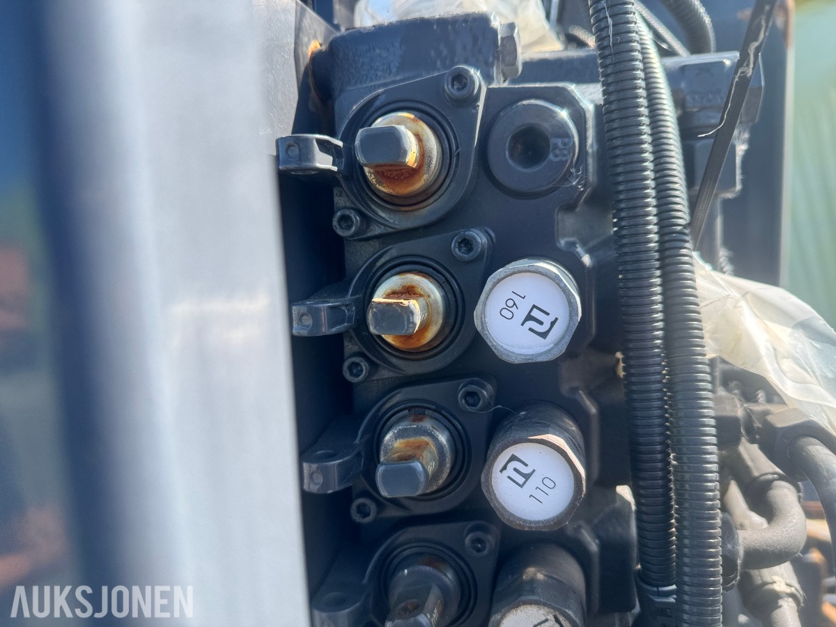 2021 Zetterbergs LIVAB AL26.5550 krokløft - CE-merking - hydraulikkanlegg med ventilblokk og elektrisk koblingsboks - hjelperamme, teleskopdel og bakre rullebukk