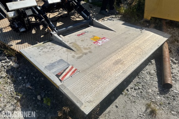 2017 Zepro bakløfter med tilhengerfeste - plattform ca. 216 x 140 cm - aluminiumsplattform - hydraulikkaggregat med tank - LED-lys på løftearmer - tilhengerfeste Z 75-V1 for 3500 kg