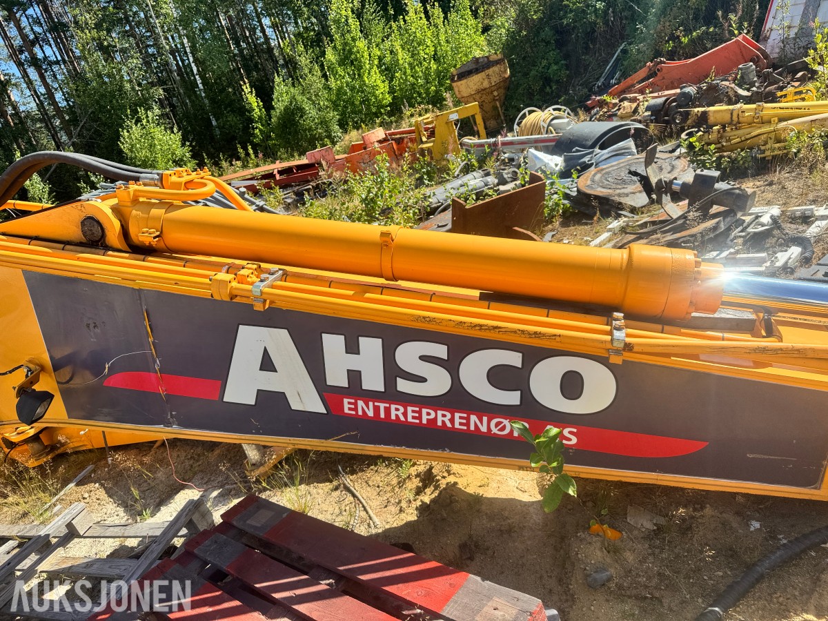Gravemaskinbom Hyundai Robex 210 - hydrauliske sylindre montert - hydraulikkrør og slangesett - festeører for hurtigfeste
