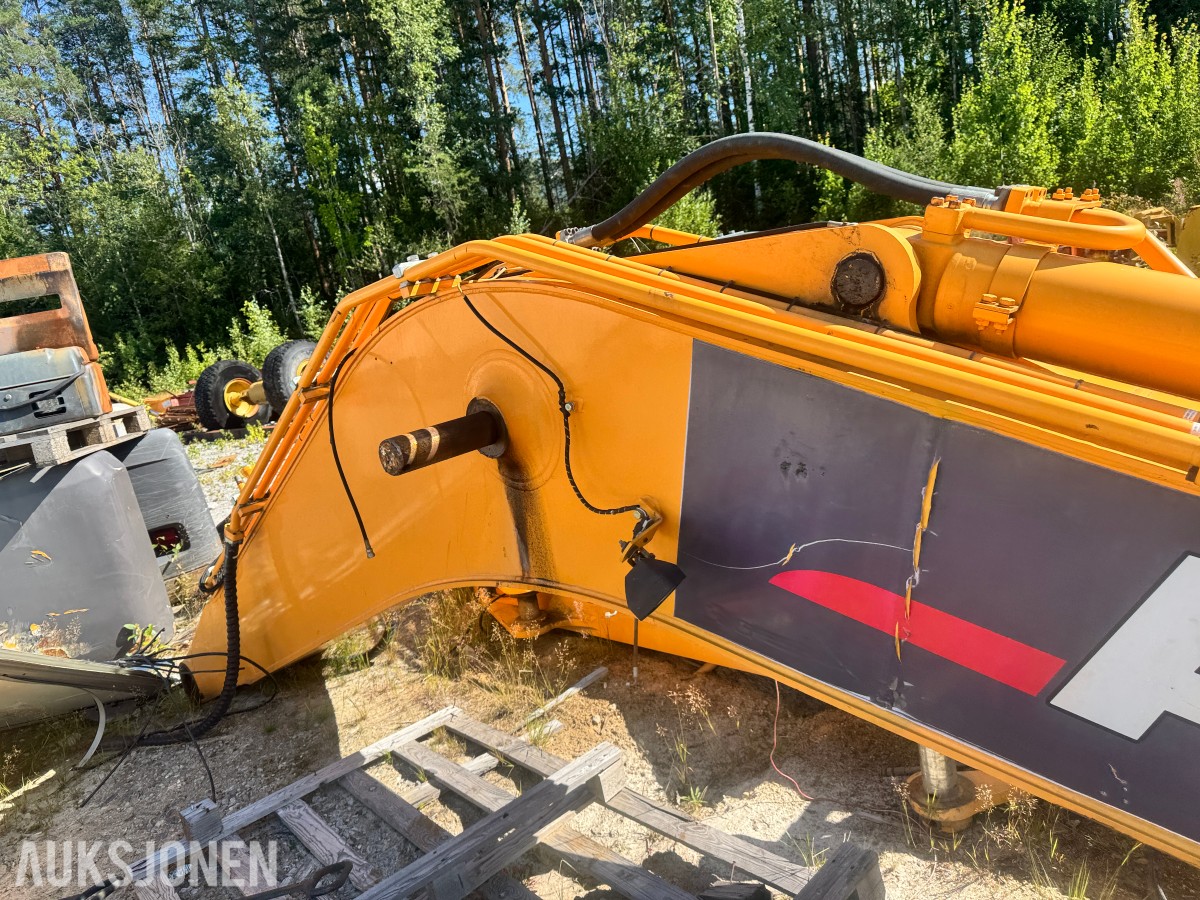 Gravemaskinbom Hyundai Robex 210 - hydrauliske sylindre montert - hydraulikkrør og slangesett - festeører for hurtigfeste