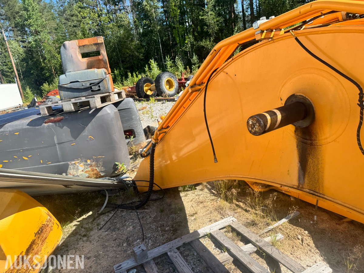Gravemaskinbom Hyundai Robex 210 - hydrauliske sylindre montert - hydraulikkrør og slangesett - festeører for hurtigfeste