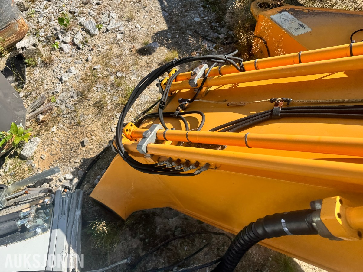 Gravemaskinbom Hyundai Robex 210 - hydrauliske sylindre montert - hydraulikkrør og slangesett - festeører for hurtigfeste