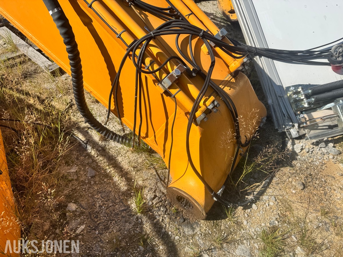 Gravemaskinbom Hyundai Robex 210 - hydrauliske sylindre montert - hydraulikkrør og slangesett - festeører for hurtigfeste