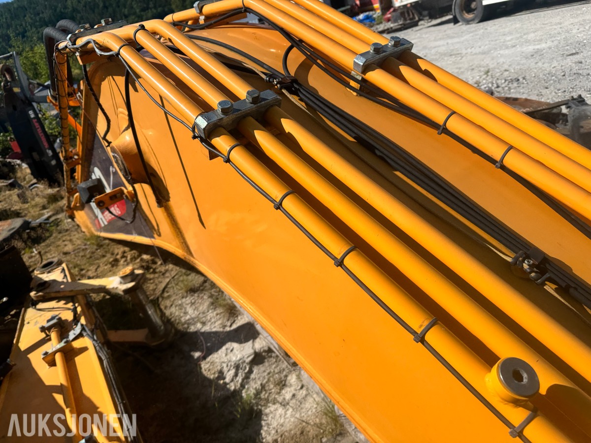 Gravemaskinbom Hyundai Robex 210 - hydrauliske sylindre montert - hydraulikkrør og slangesett - festeører for hurtigfeste