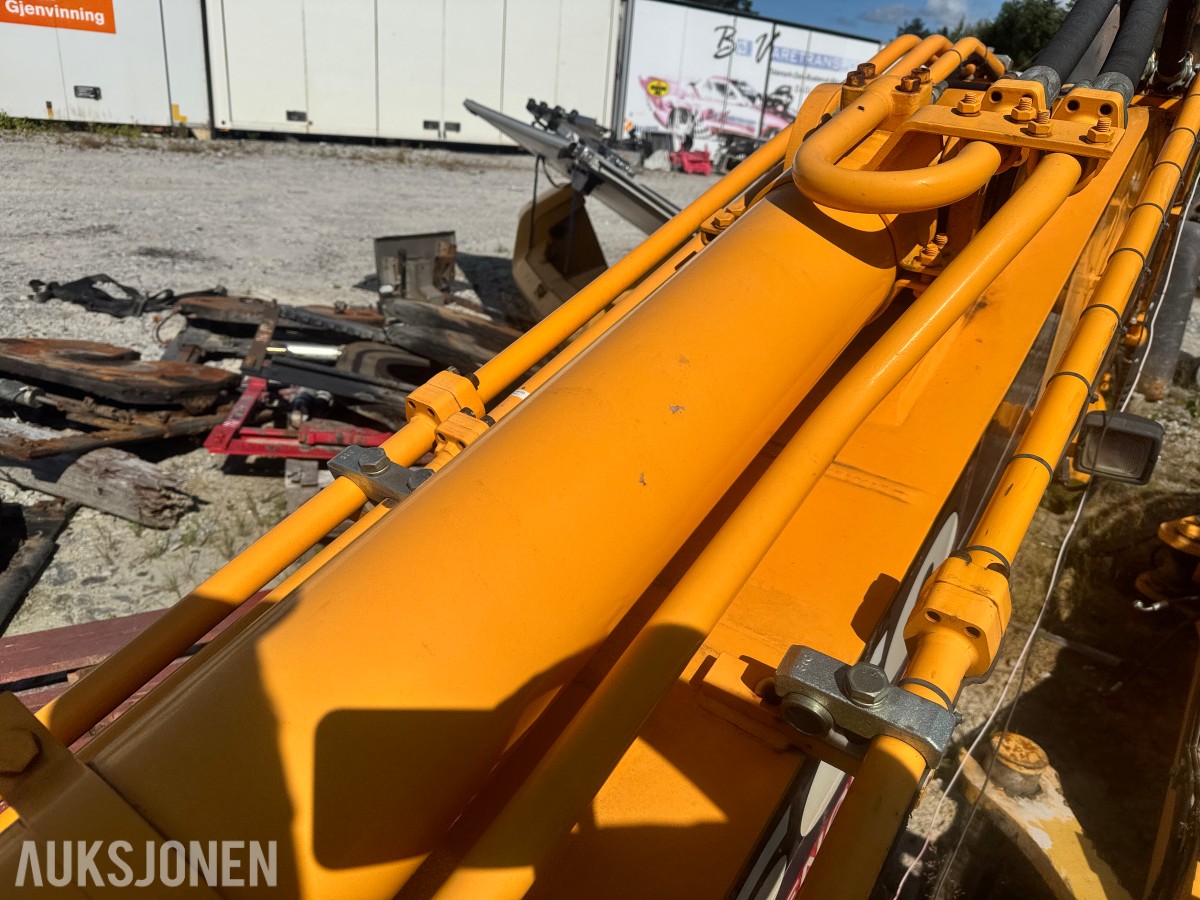Gravemaskinbom Hyundai Robex 210 - hydrauliske sylindre montert - hydraulikkrør og slangesett - festeører for hurtigfeste