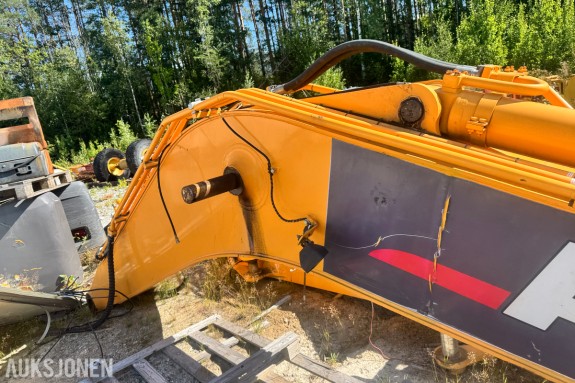 Gravemaskinbom - hydrauliske sylindre montert - hydraulikkrør og slangesett - festeører for hurtigfeste