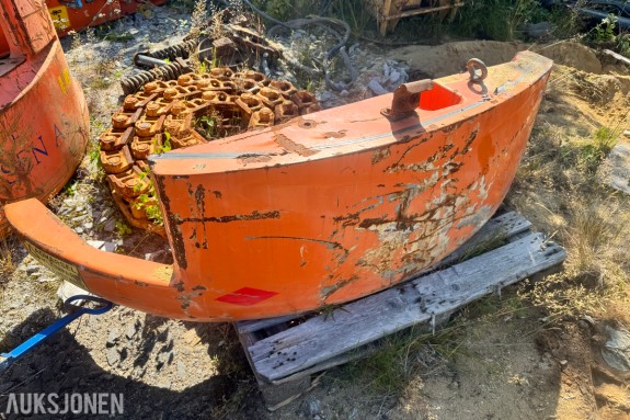 Motvekt/lodd til gravemaskin ZX130 - oransje lakkert - to integrerte løfteører - boltefeste med gjennomgående hul