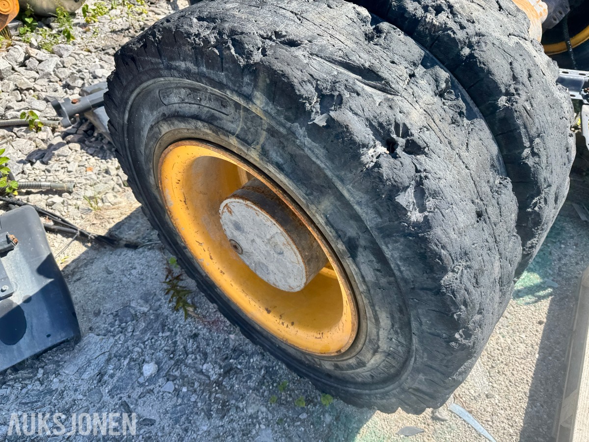 Bakaksel til Volvo 230 – med hjul