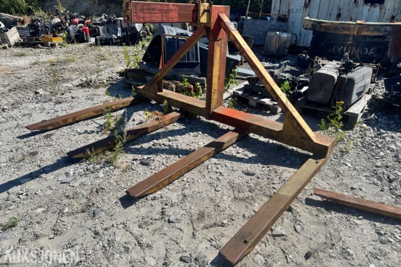 Gaffelåk for kran - fire gaffelarmer - Bredde ca 280 cm - gafler ca 155 cm - kraftig stålkonstruksjon