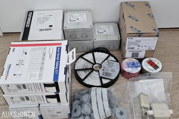 Diverse elektrisk materiell - Sikringer,Fordelingsbokser,Farget isolasjonstape