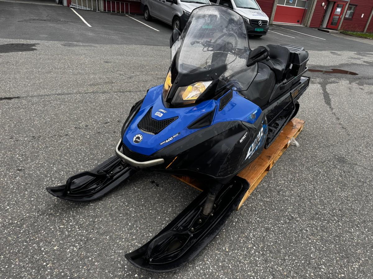 2016 LYNX 69 YETI 600 HENGERFESTE REVERS BAGASJEBOKS
