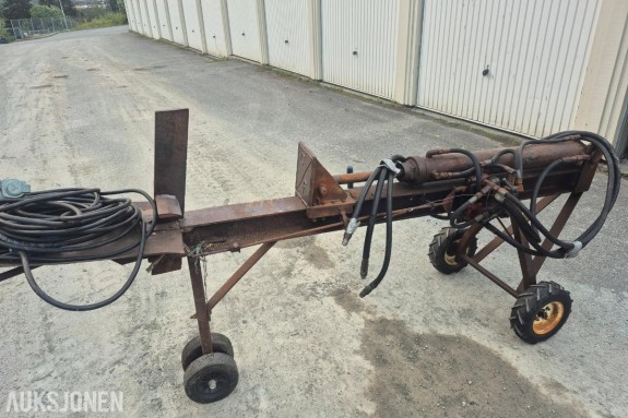 Vedklyver med hydrolikk pumpe og el-motor 3 fas