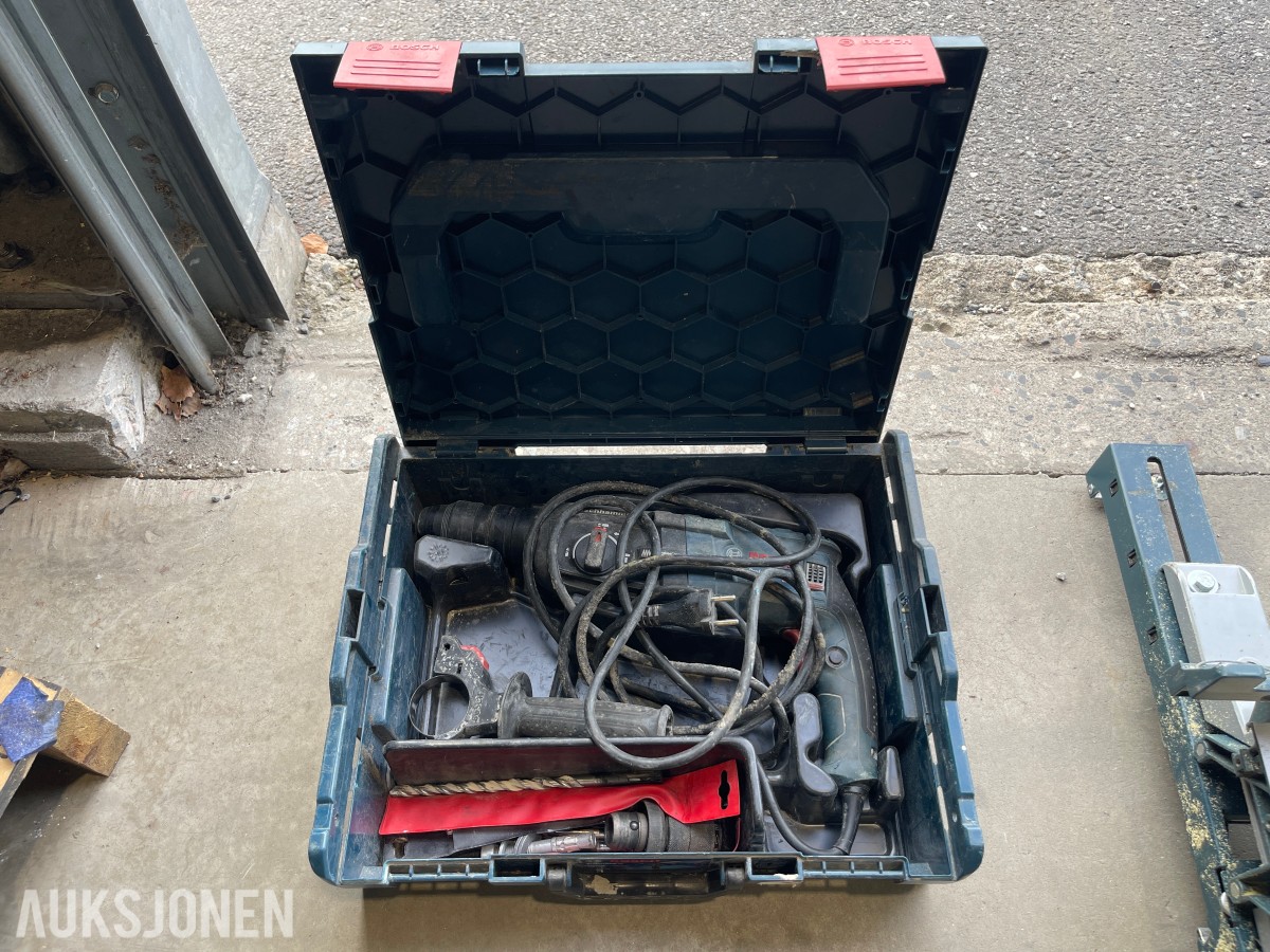 Parti med Bosch Professional og Makita kapp-/gjærsager og elektroverktøy