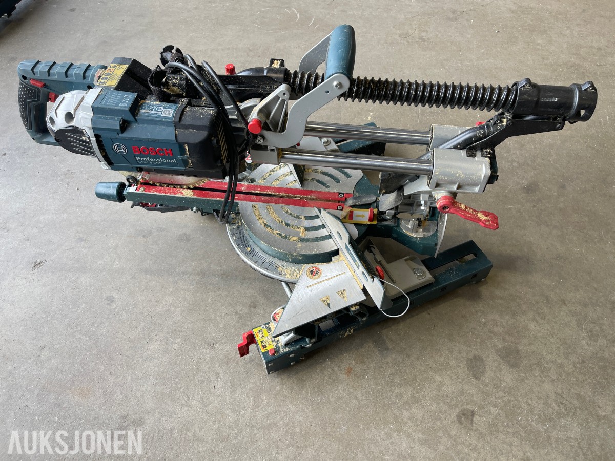 Parti med Bosch Professional og Makita kapp-/gjærsager og elektroverktøy