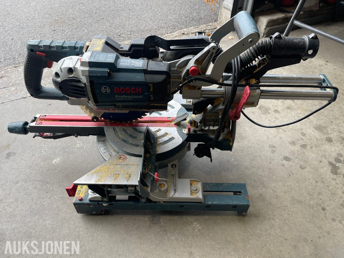 Parti med Bosch Professional og Makita kapp-/gjærsager og elektroverktøy