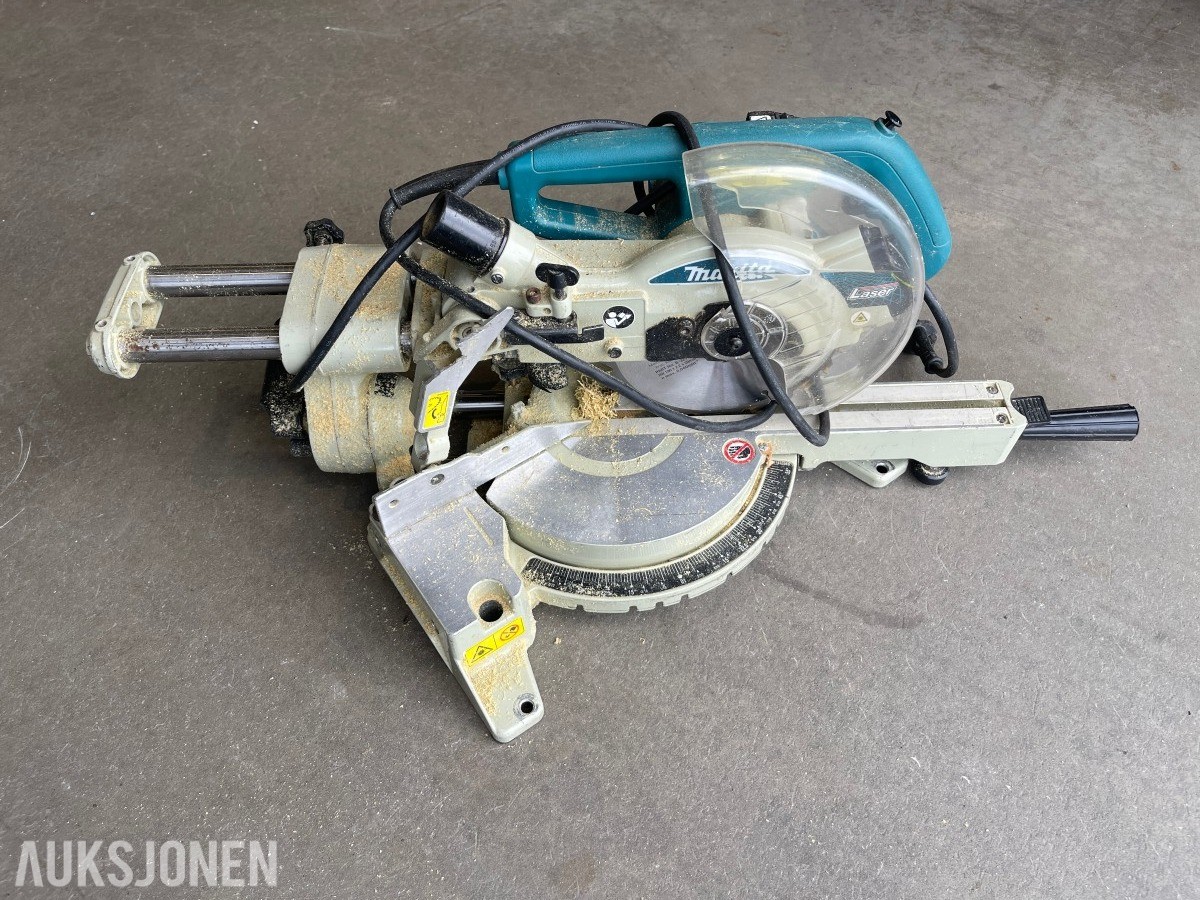 Parti med Bosch Professional og Makita kapp-/gjærsager og elektroverktøy