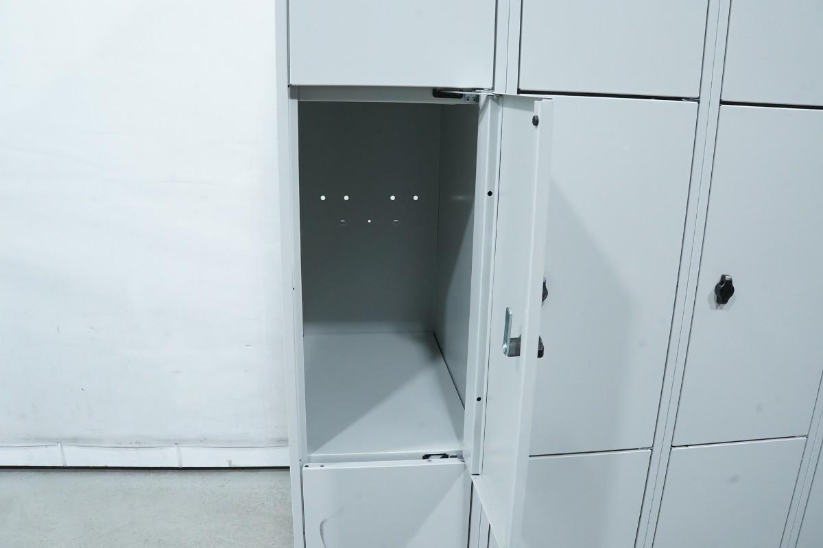 Garderobeskap i metall med 12 låsbare rom