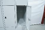 Garderobeskap i metall med 12 låsbare rom