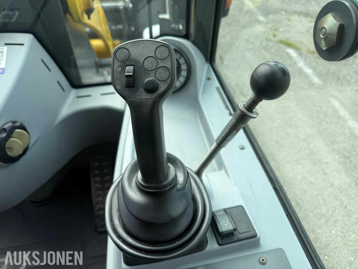 2013 KramerAllrad 750 hjullaster med skuffe og pallegafler
