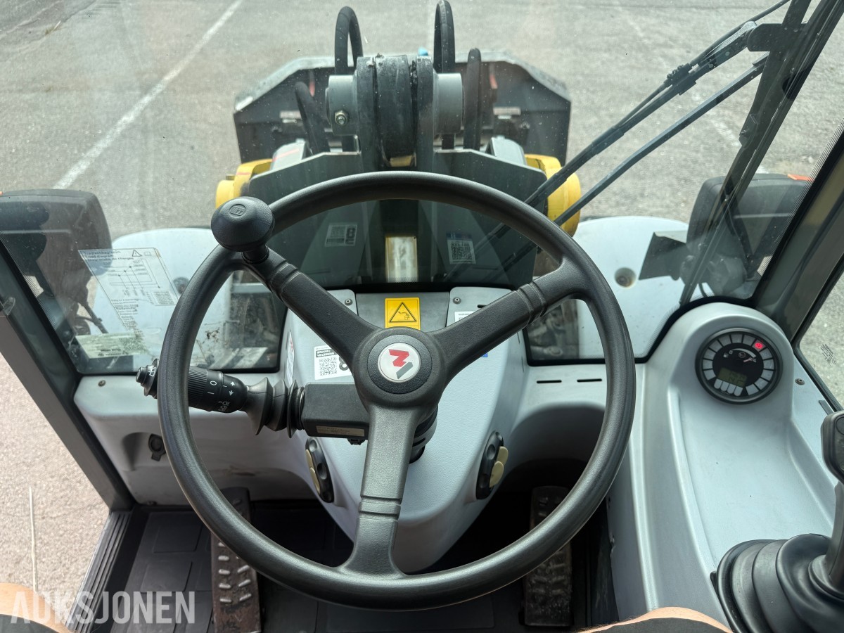 2013 KramerAllrad 750 hjullaster med skuffe og pallegafler