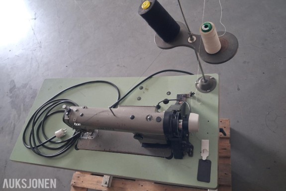 SYMASKIN Juki DLN-415 - til kalesjer og puter, Reparasjonsobjekt