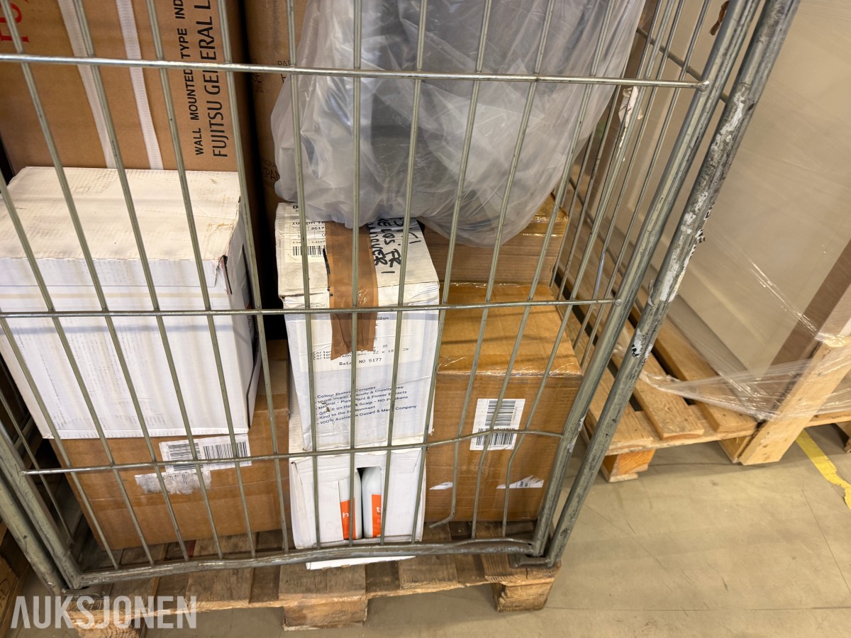 Dresser og dvs tekstiler-Mye forskjellig egnet til butikker