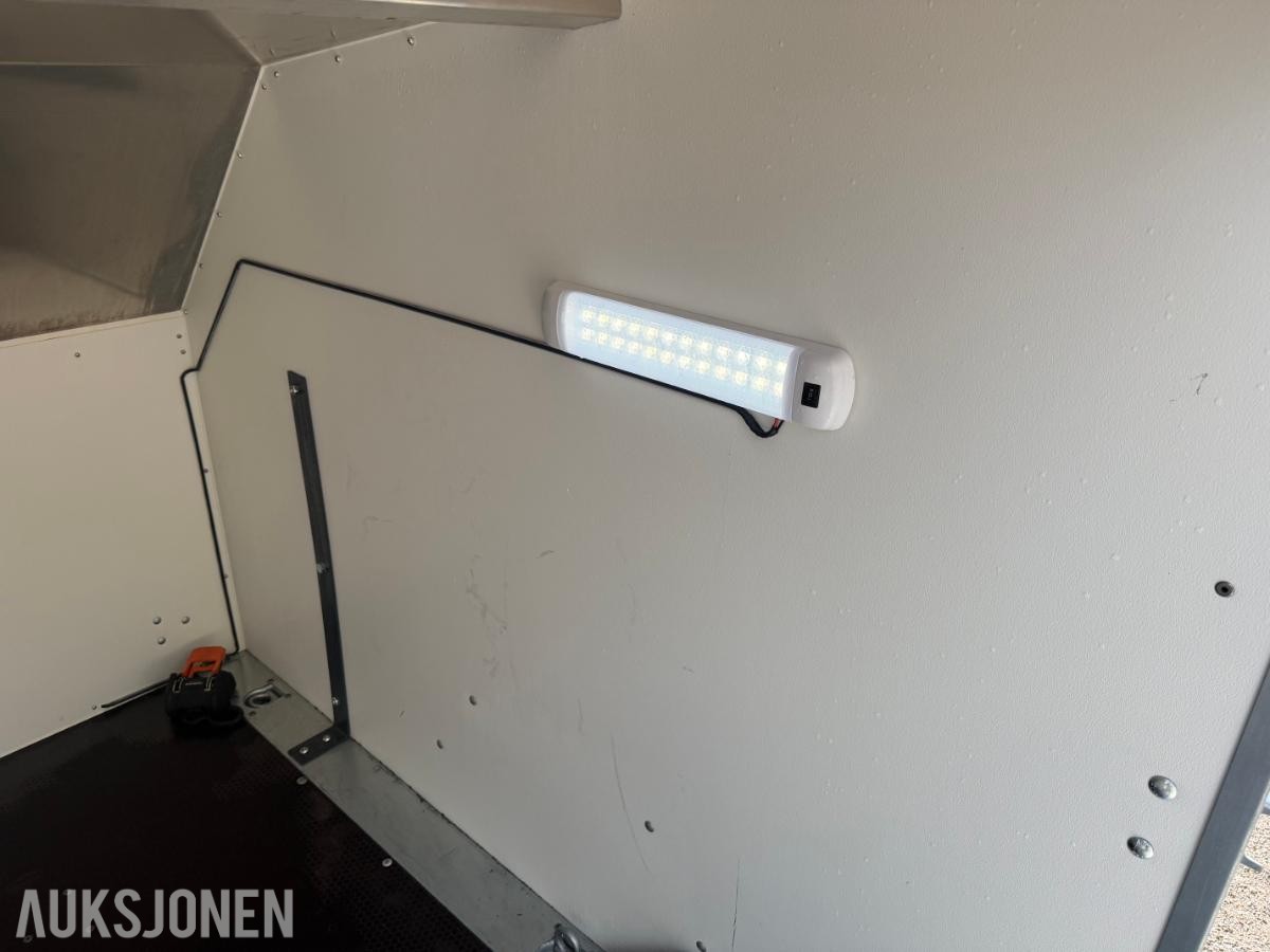 2019 TYSSE MAKO LIFT-M/FJERNKONTROLL - INNVENDIG LYS OG STROPPER 