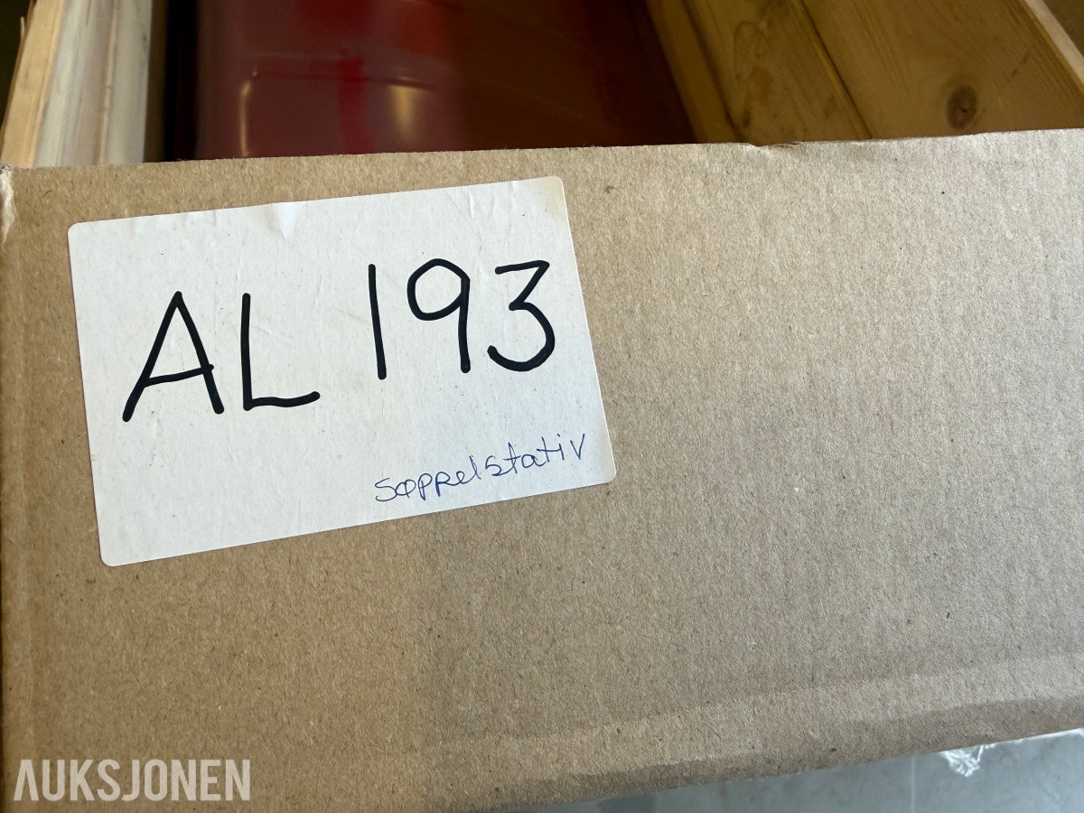 Snøskuffer u/håndtak og Søppelstativ