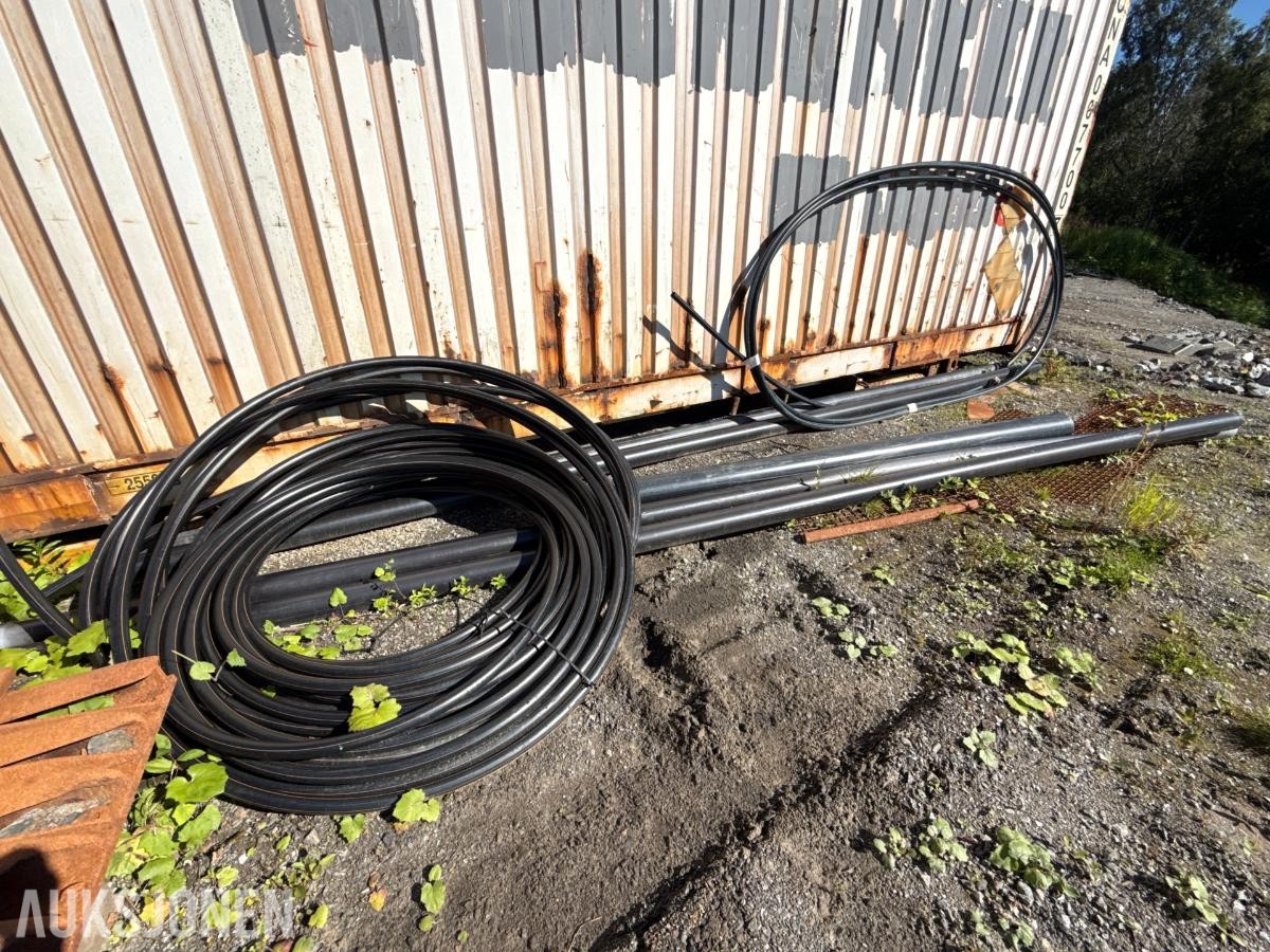 Stor pakke med rør, kummer og diverse materiell