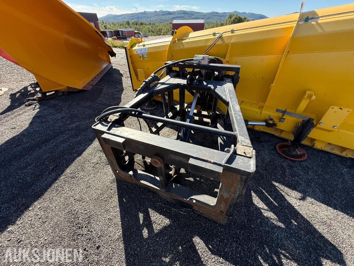 2020 Arctic Machine AM3700HMK Brøyteskjær