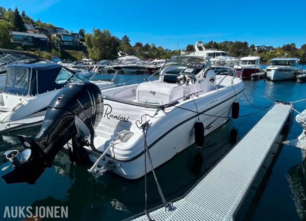 2012 Ranieri Shadow 24 m/F250 Mercury Verado 2020