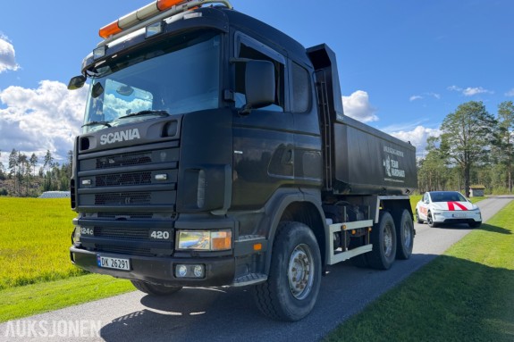 2001 mod. Scania 124 c tippbil 6x4 KUN 360404 km!