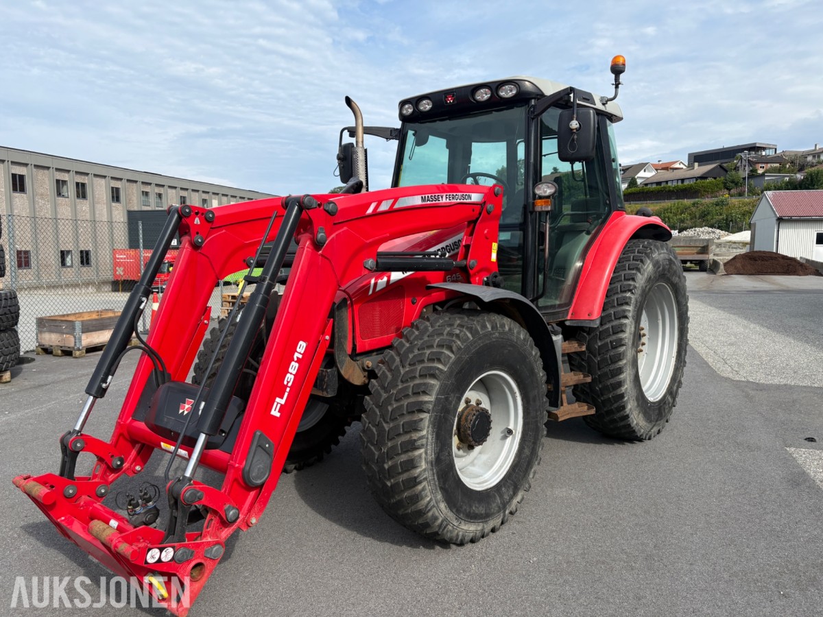 Massey 6455 traktor med frontlaster og ekstra hjulsett 5544 timer