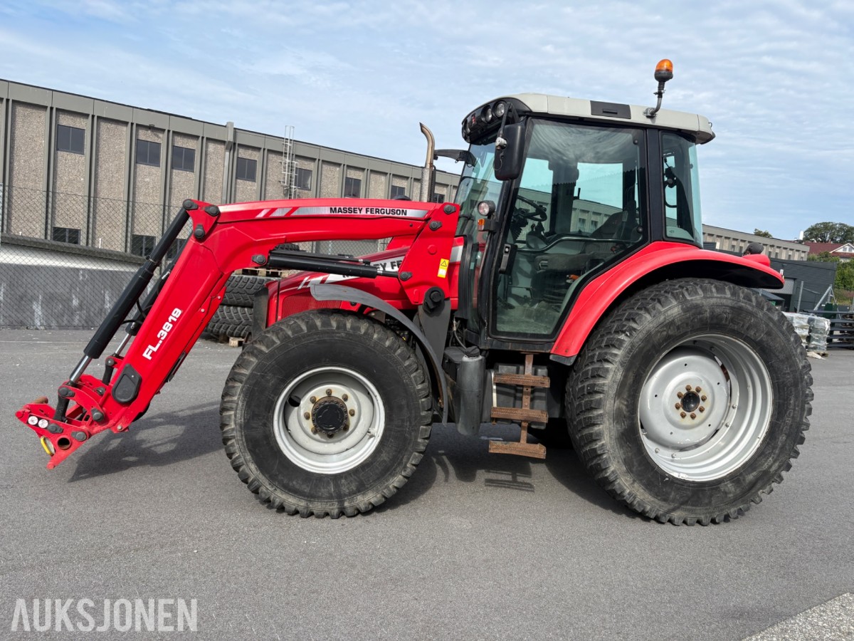 Massey 6455 traktor med frontlaster og ekstra hjulsett 5544 timer