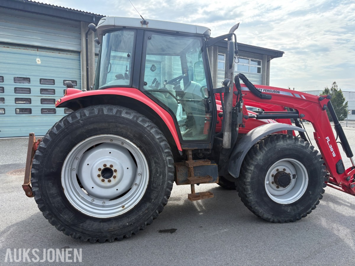 Massey 6455 traktor med frontlaster og ekstra hjulsett 5544 timer