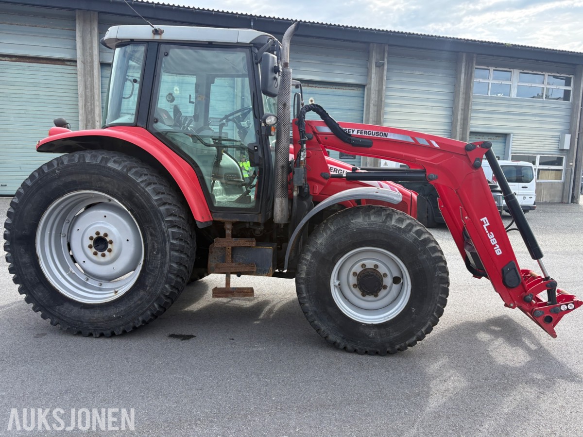 Massey 6455 traktor med frontlaster og ekstra hjulsett 5544 timer