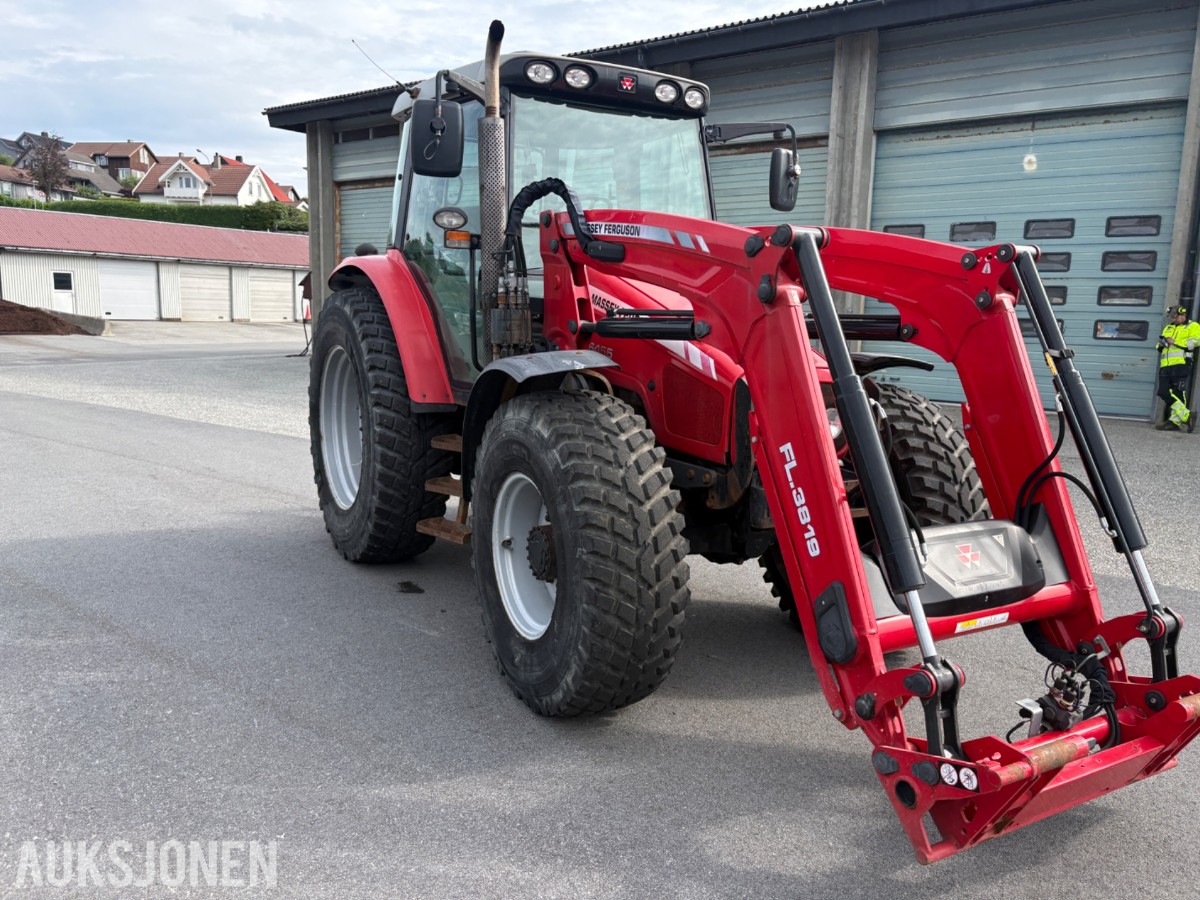 Massey 6455 traktor med frontlaster og ekstra hjulsett 5544 timer