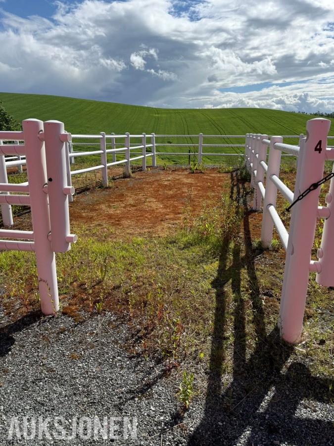 2018 Paddock gjerder i pvc med integrert strømtråd 32*12 meter