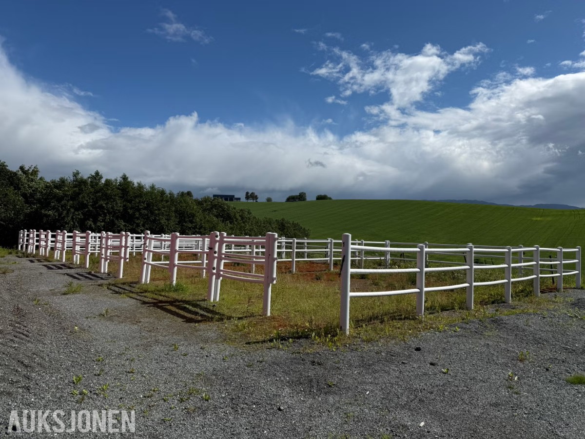 2018 Paddock gjerder i pvc med integrert strømtråd 32*12 meter