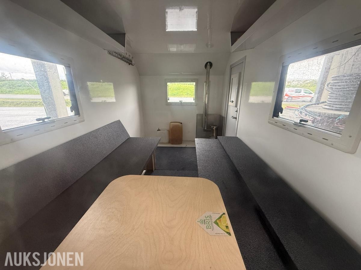 2020 TAM-Hytta på skiunderstell med innredning