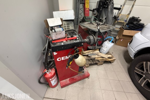 CEMB SM925 Dekkomlegger og C28 balanseringsmaskin