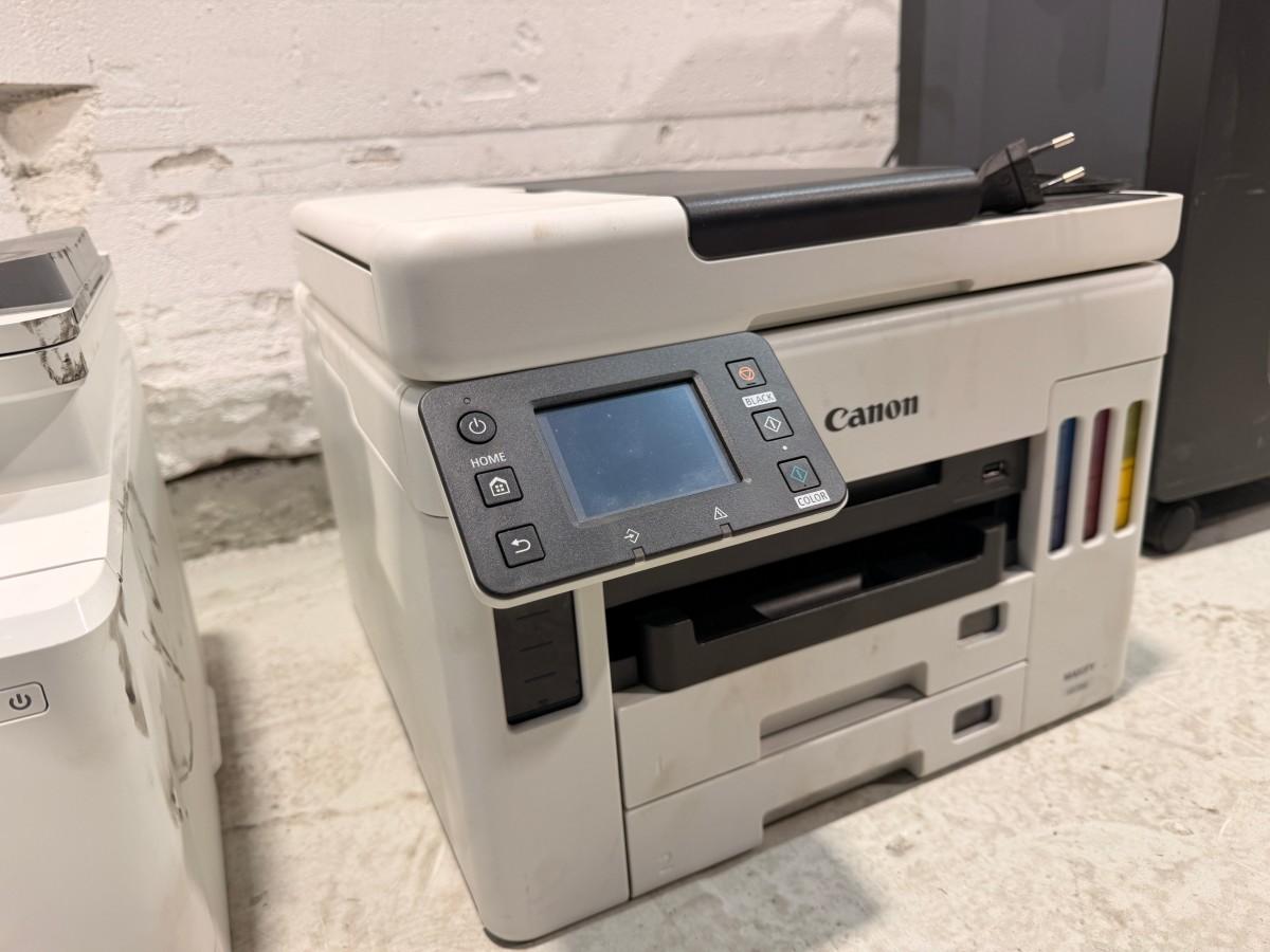 Multifunksjonsskrivere fra HP og Canon med Rexel makuleringsmaskin