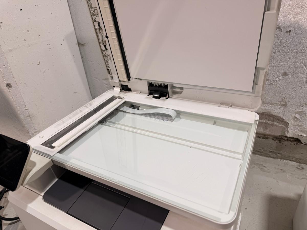 Multifunksjonsskrivere fra HP og Canon med Rexel makuleringsmaskin