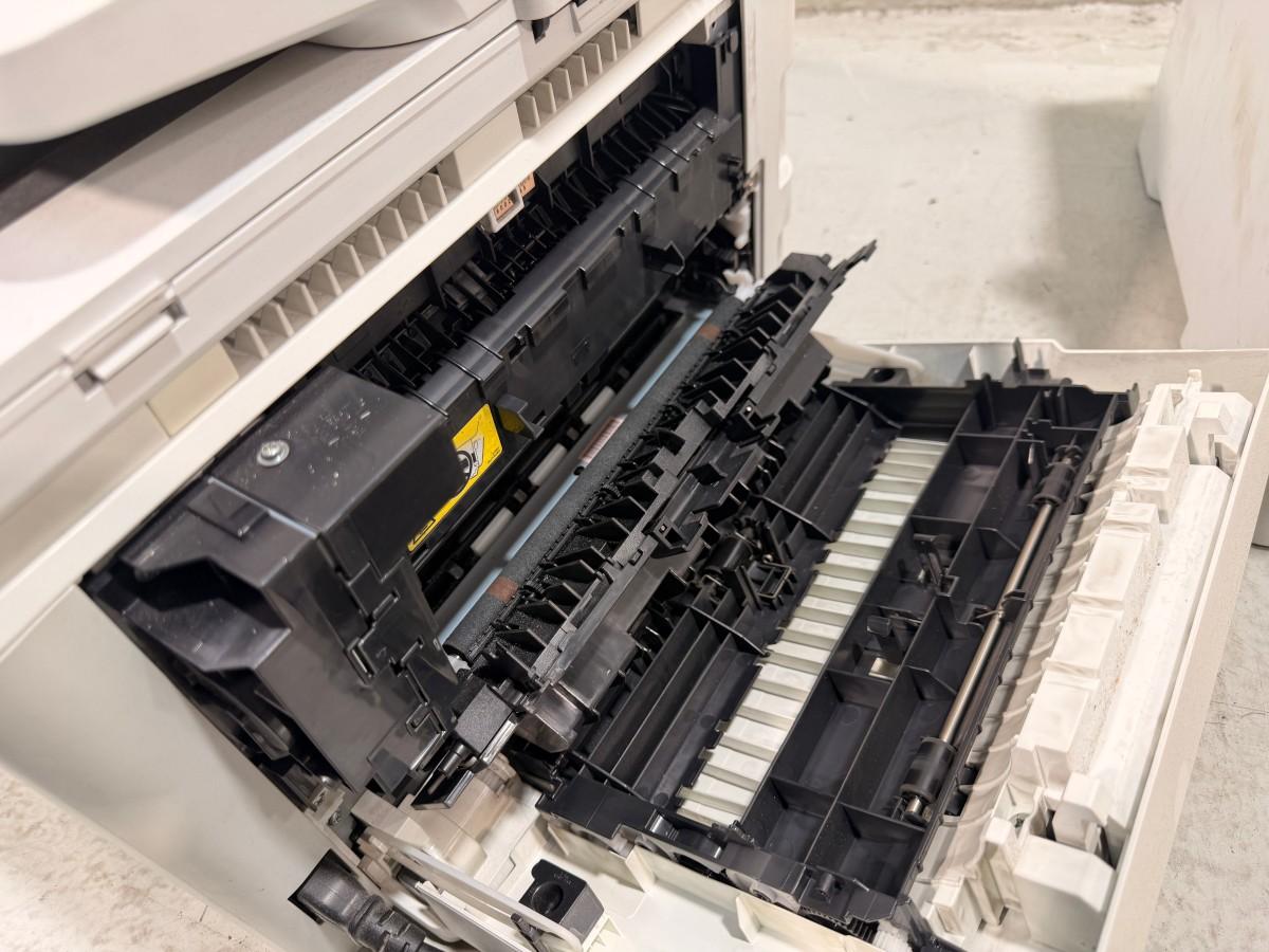 Multifunksjonsskrivere fra HP og Canon med Rexel makuleringsmaskin