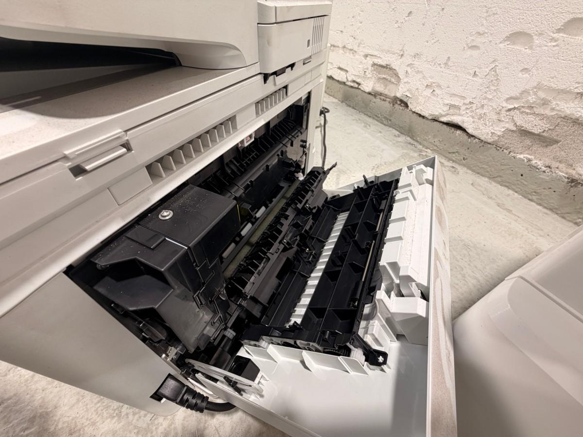 Multifunksjonsskrivere fra HP og Canon med Rexel makuleringsmaskin