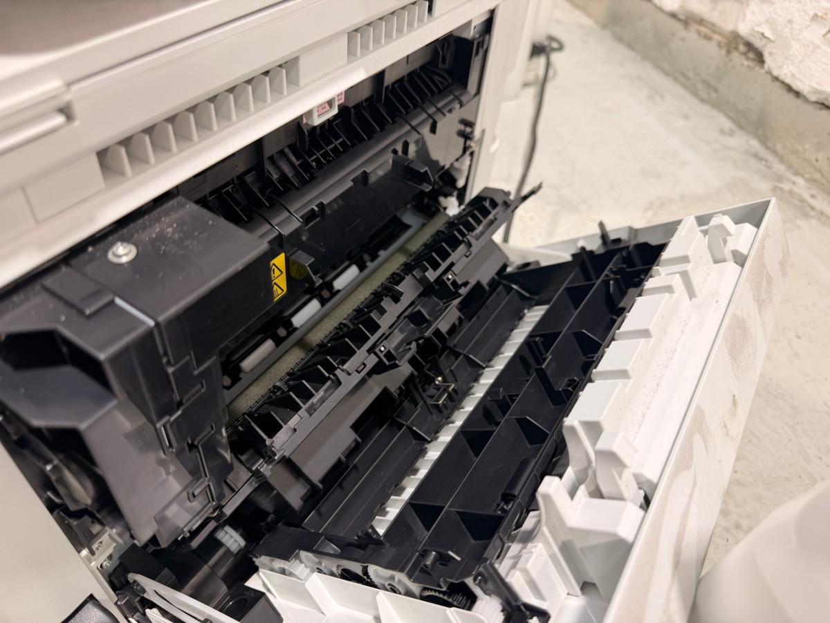 Multifunksjonsskrivere fra HP og Canon med Rexel makuleringsmaskin
