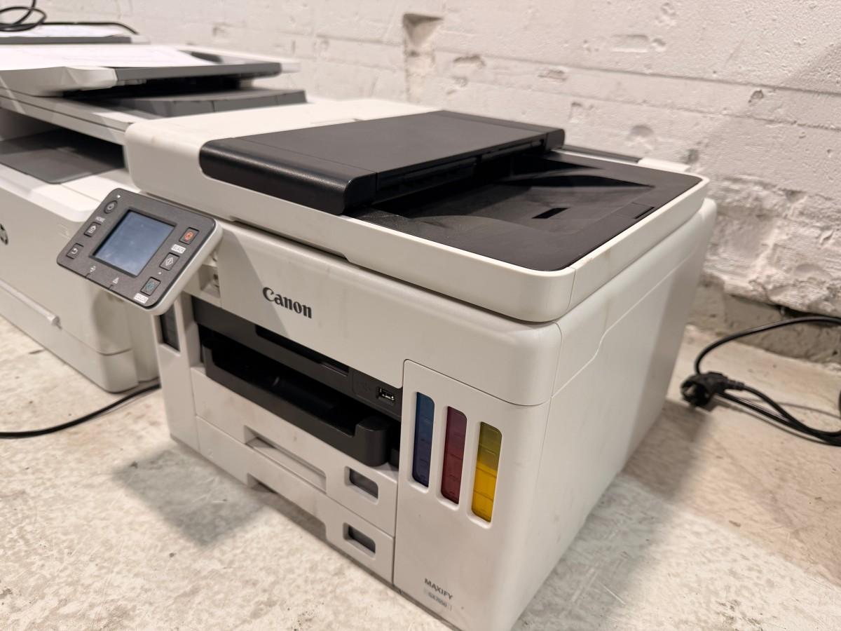 Multifunksjonsskrivere fra HP og Canon med Rexel makuleringsmaskin