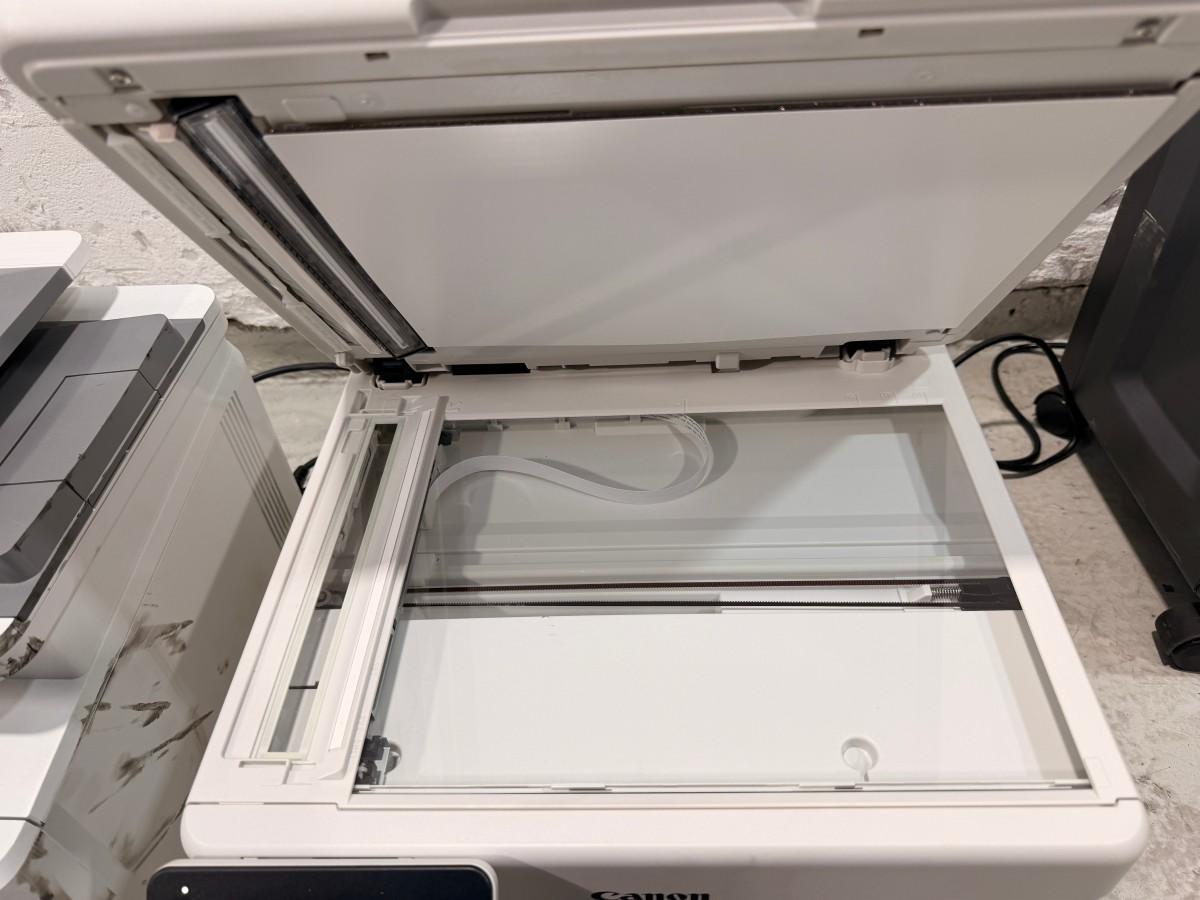 Multifunksjonsskrivere fra HP og Canon med Rexel makuleringsmaskin